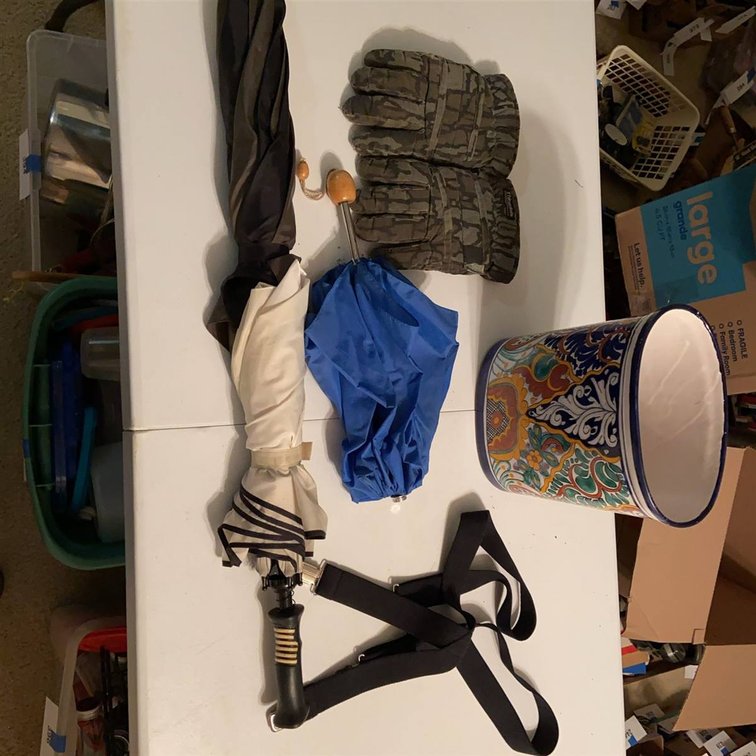 Lot: Gloves, Umbrellas, Suspenders, Pot