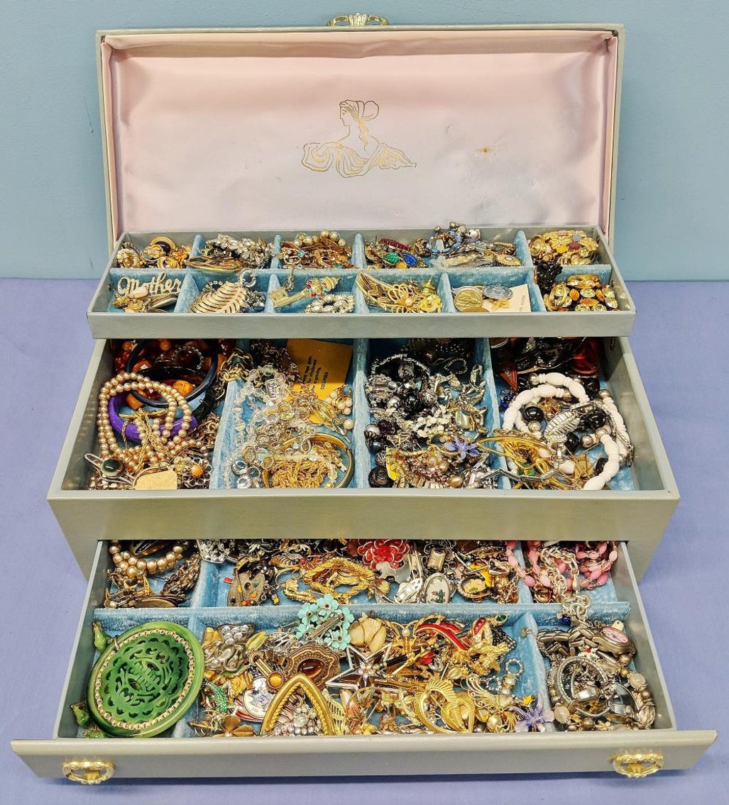 Image for UNUSUAL & INCREDIBLE ESTATE AUCTION