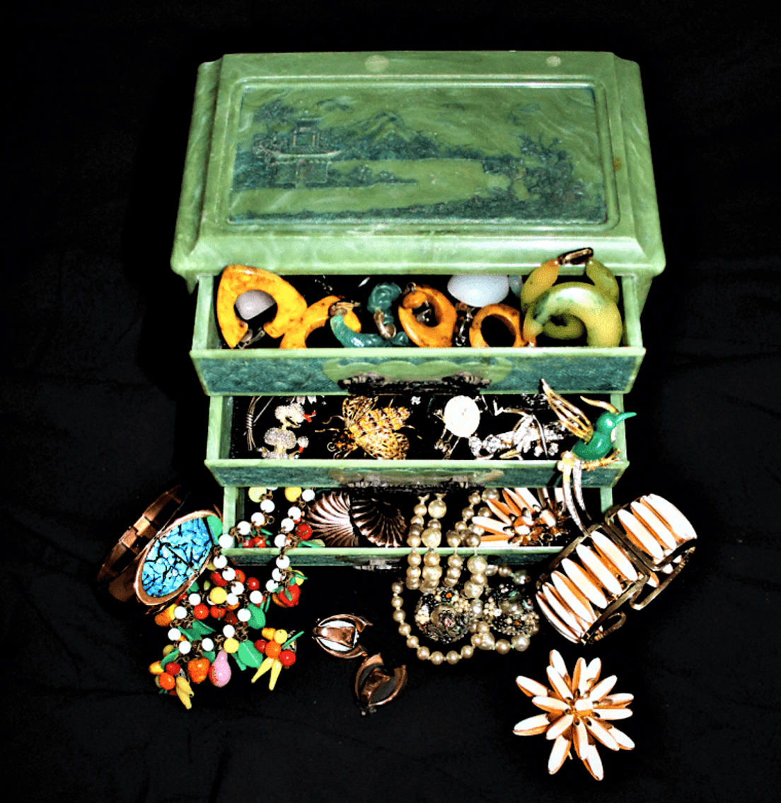 Image for UNUSUAL & INCREDIBLE ESTATE AUCTION