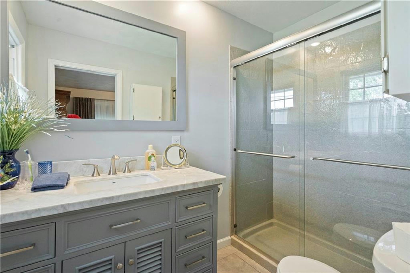 Image for LIVING ESTATE AUCTION