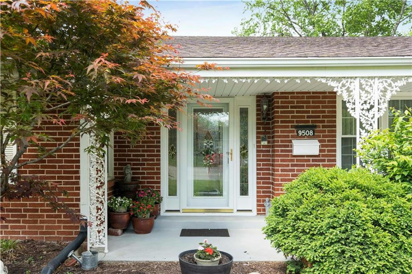 Image for LIVING ESTATE AUCTION