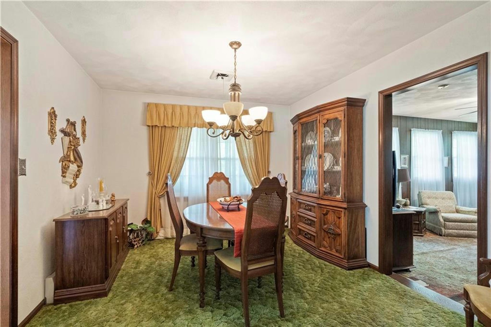 Image for LIVING ESTATE AUCTION