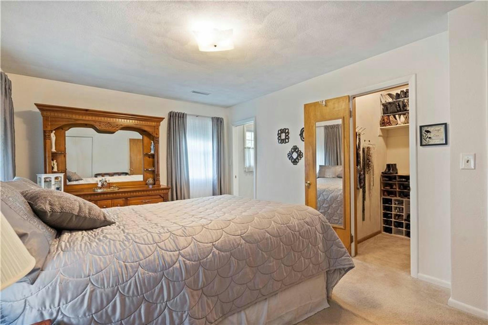 Image for LIVING ESTATE AUCTION