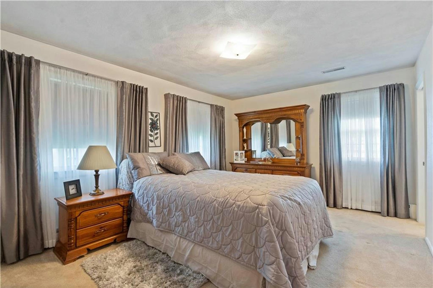 Image for LIVING ESTATE AUCTION