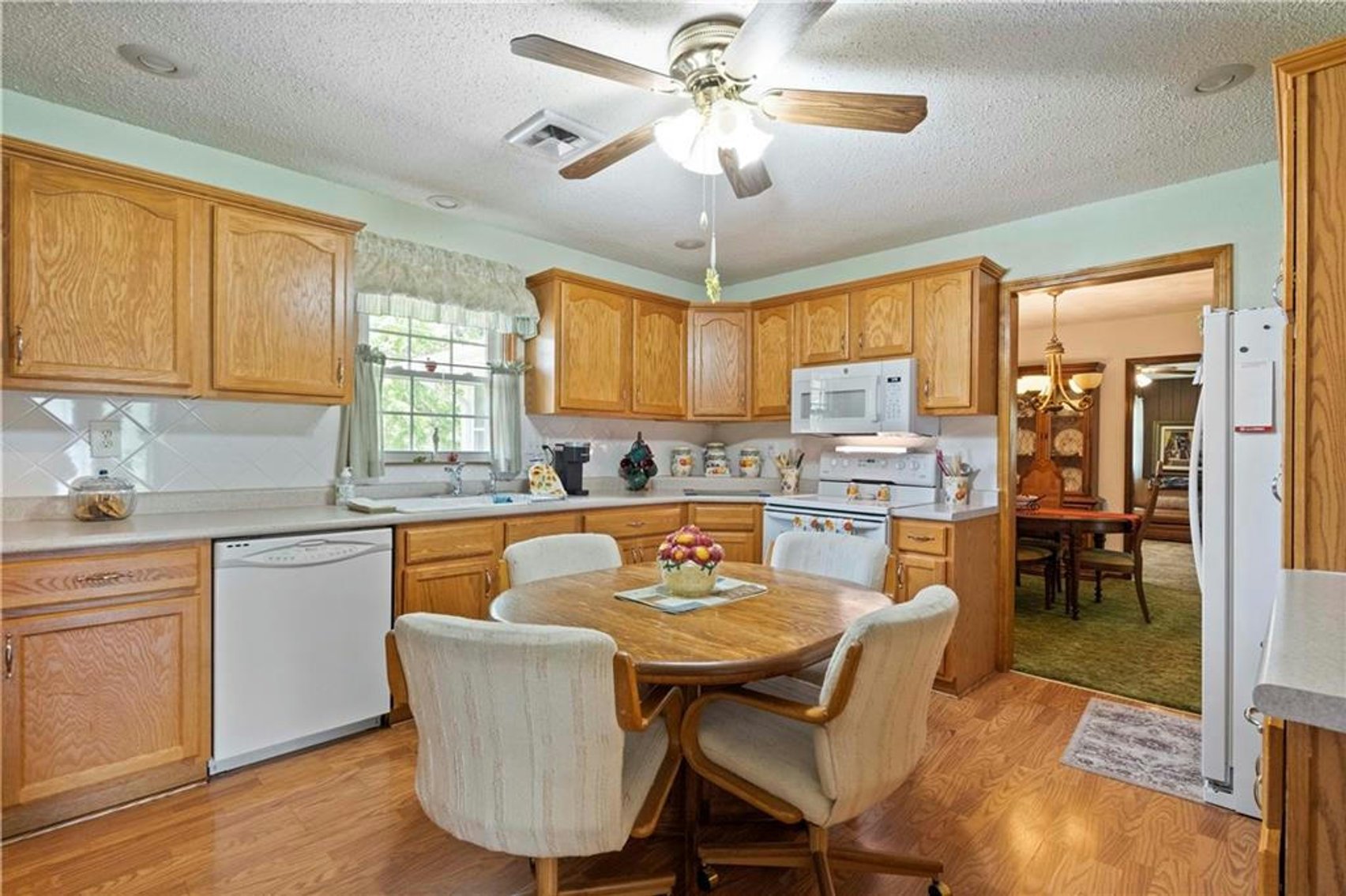 Image for LIVING ESTATE AUCTION