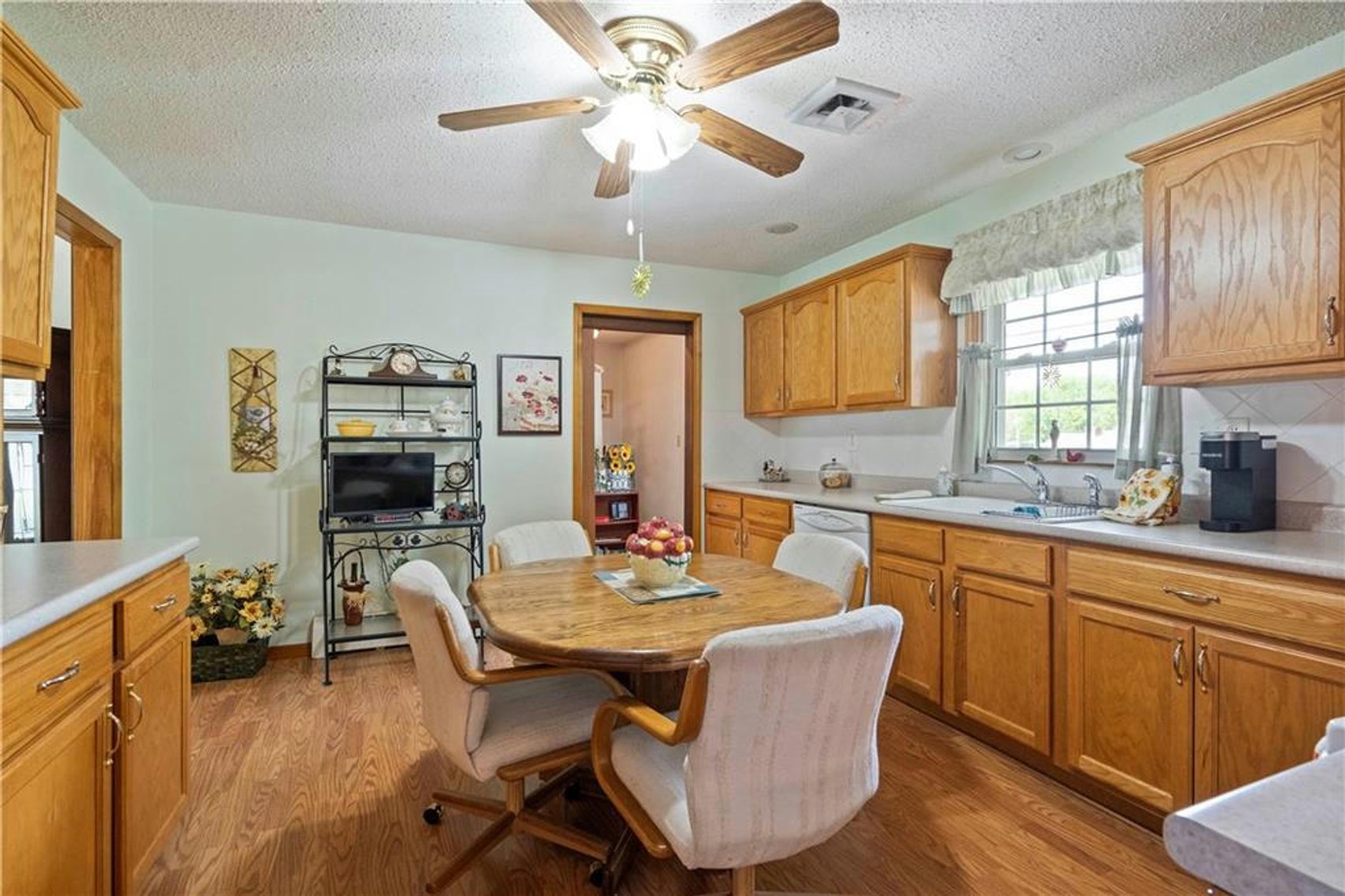 Image for LIVING ESTATE AUCTION