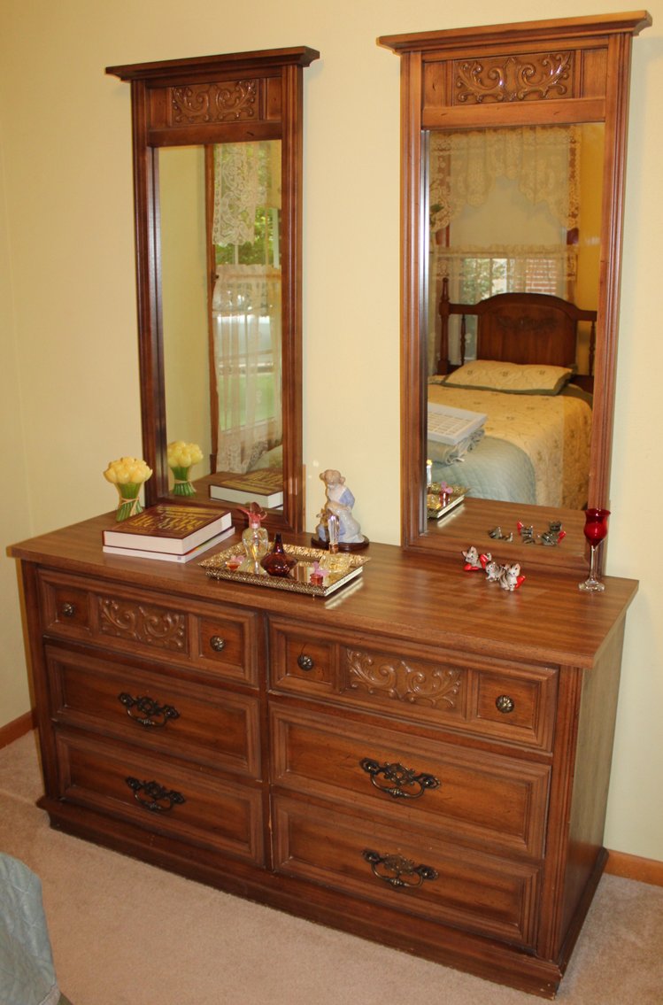 Image for LIVING ESTATE AUCTION