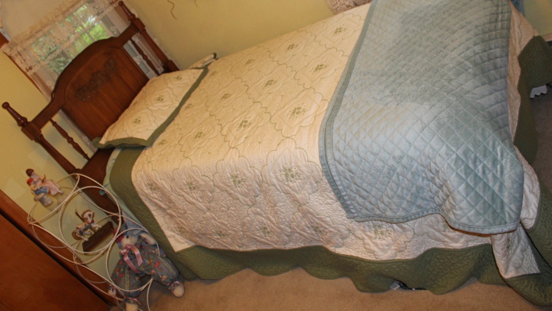 Image for LIVING ESTATE AUCTION