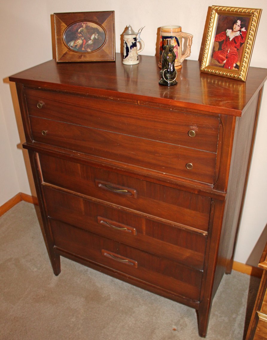 Image for LIVING ESTATE AUCTION