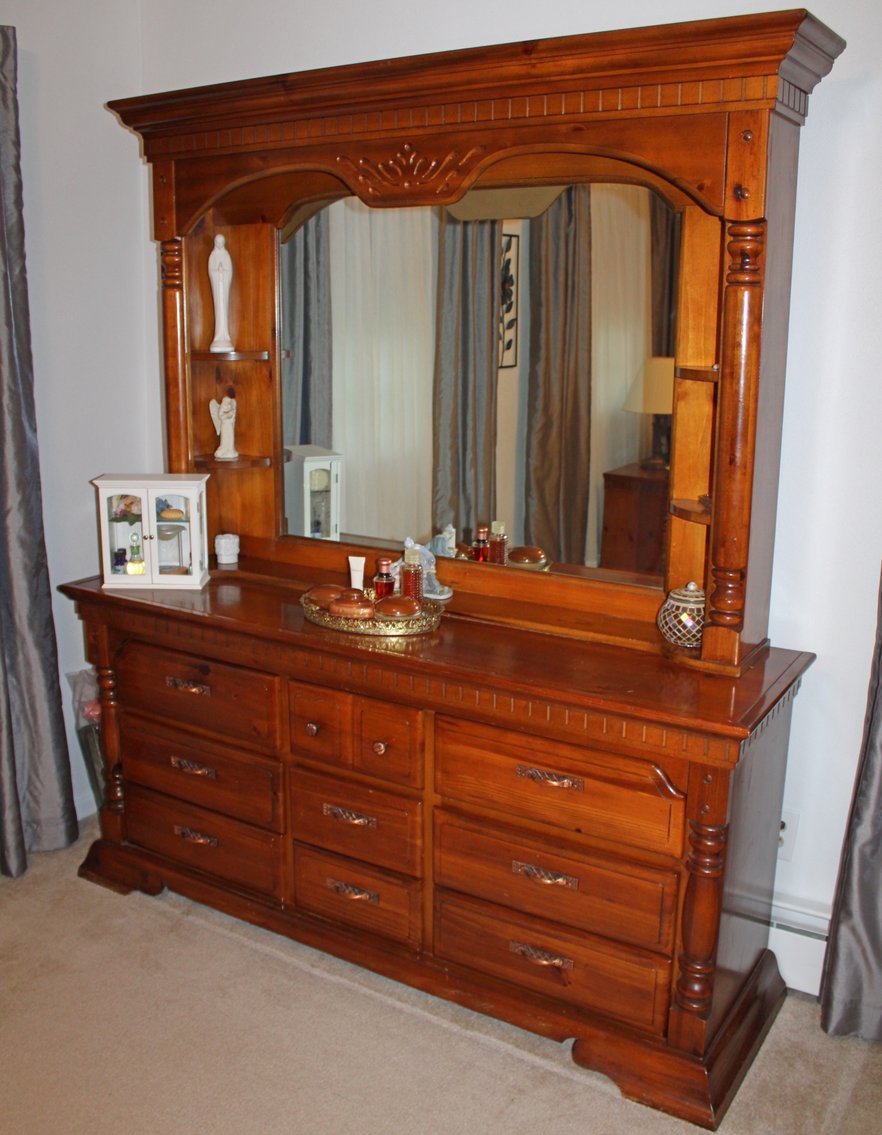 Image for LIVING ESTATE AUCTION