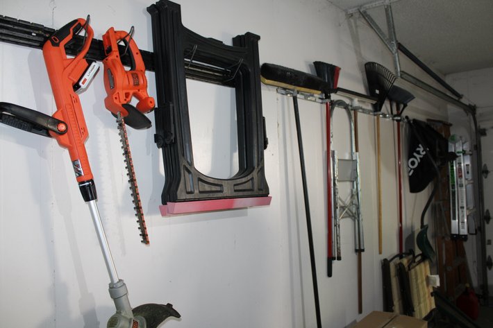 Image for LIVING ESTATE AUCTION