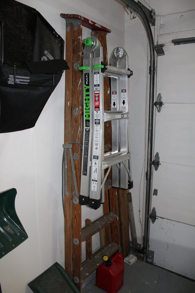 Image for LIVING ESTATE AUCTION