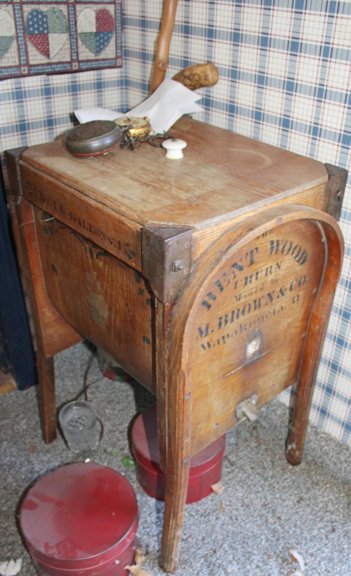 Image for ANTIQUE COLLECTOR'S LIVING ESTATE AUCTION