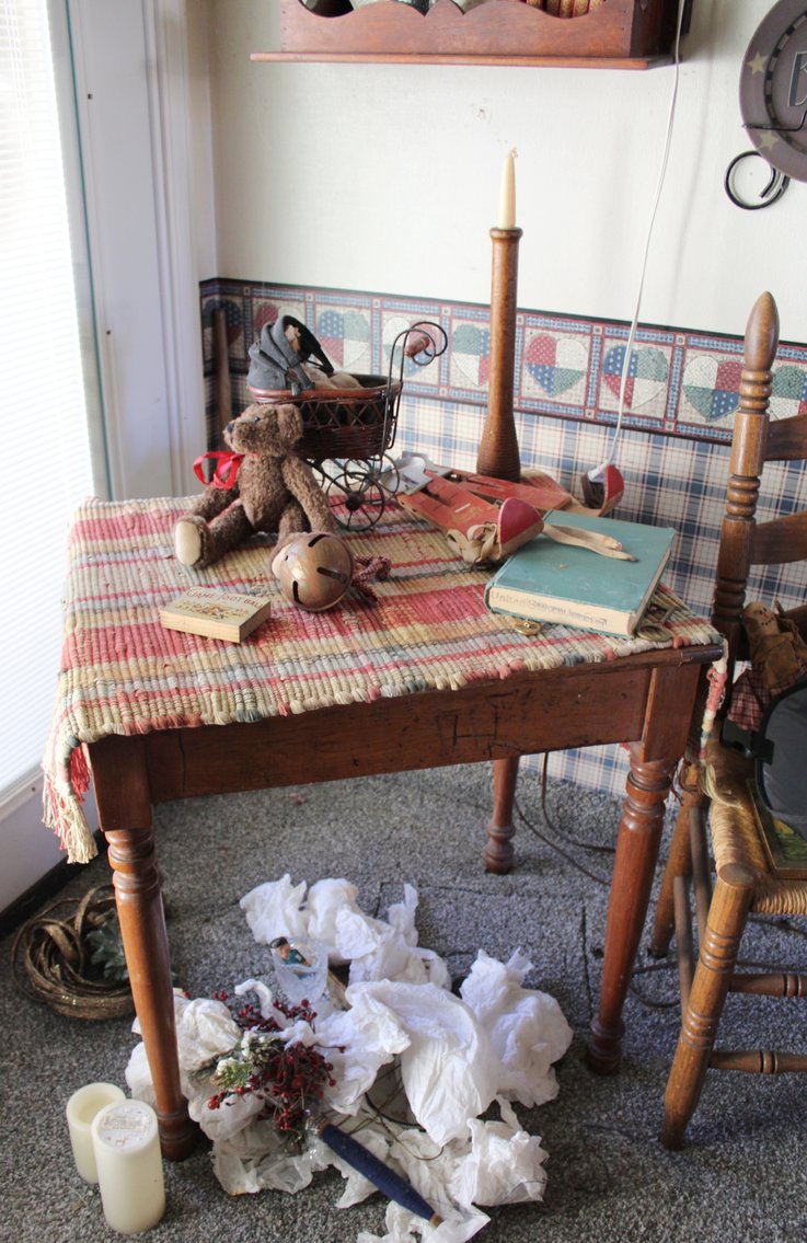 Image for ANTIQUE COLLECTOR'S LIVING ESTATE AUCTION