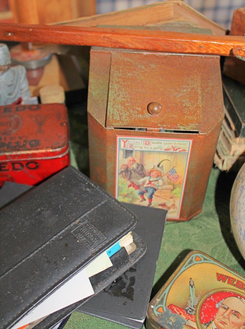 Image for ANTIQUE COLLECTOR'S LIVING ESTATE AUCTION