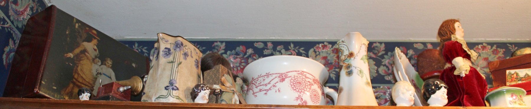 Image for ANTIQUE COLLECTOR'S LIVING ESTATE AUCTION