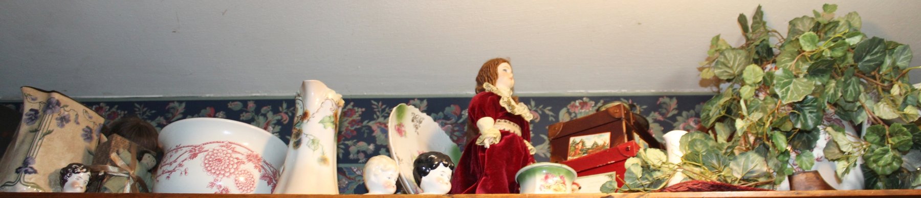 Image for ANTIQUE COLLECTOR'S LIVING ESTATE AUCTION