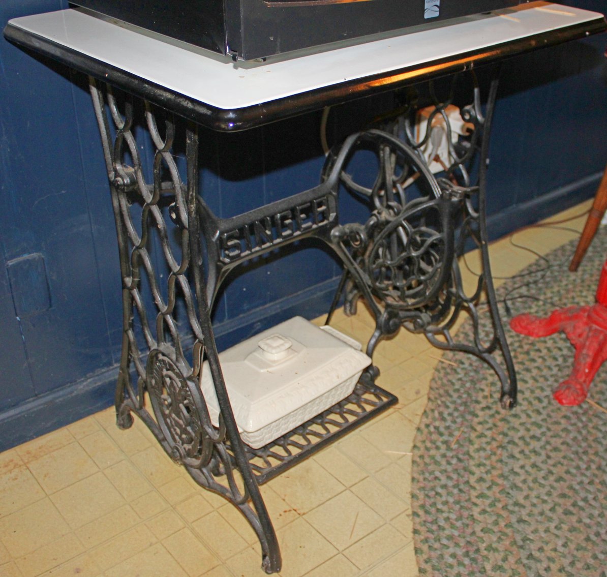 Image for ANTIQUE COLLECTOR'S LIVING ESTATE AUCTION