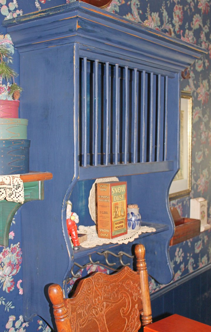 Image for ANTIQUE COLLECTOR'S LIVING ESTATE AUCTION