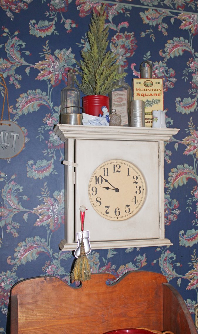 Image for ANTIQUE COLLECTOR'S LIVING ESTATE AUCTION