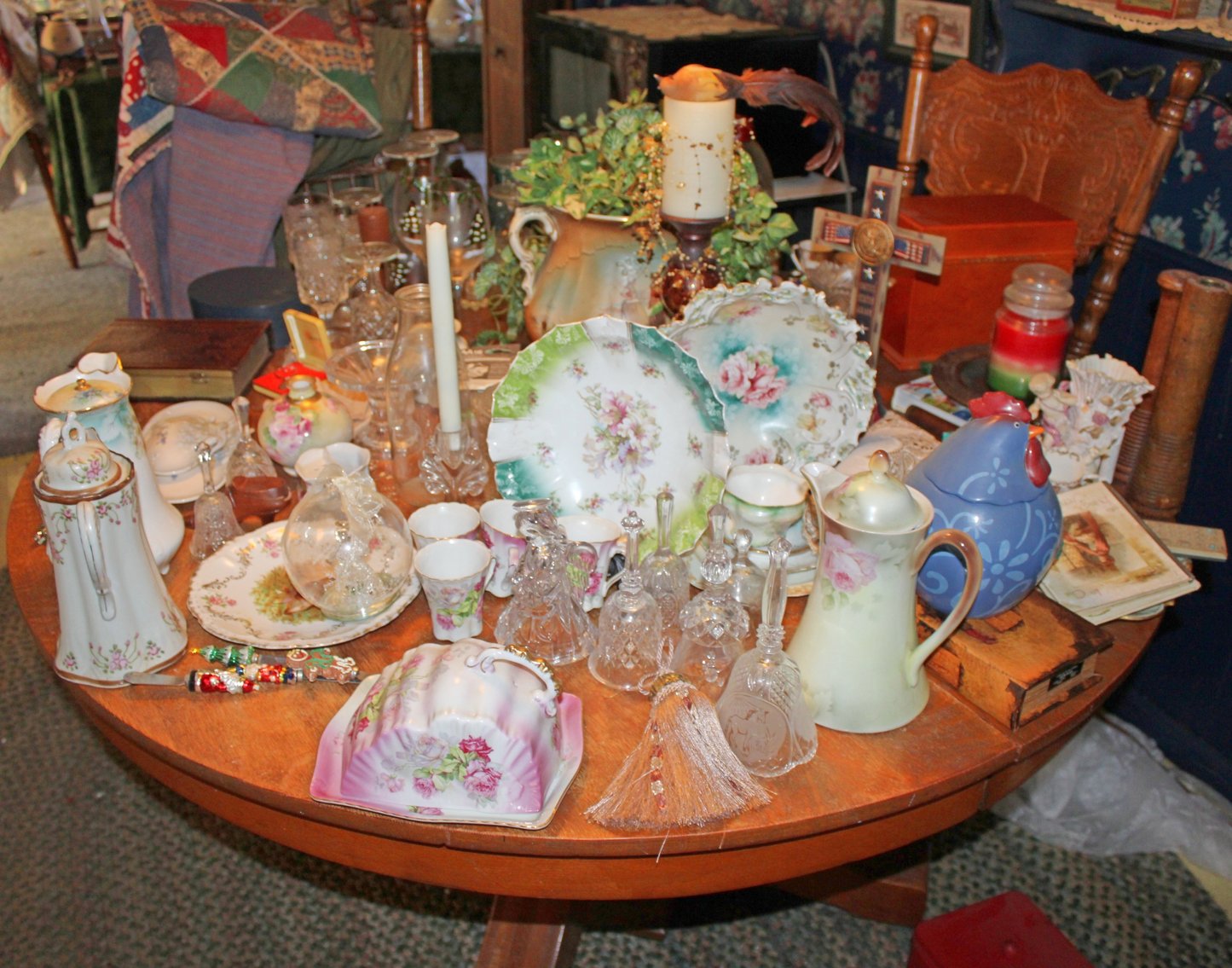 Image for ANTIQUE COLLECTOR'S LIVING ESTATE AUCTION