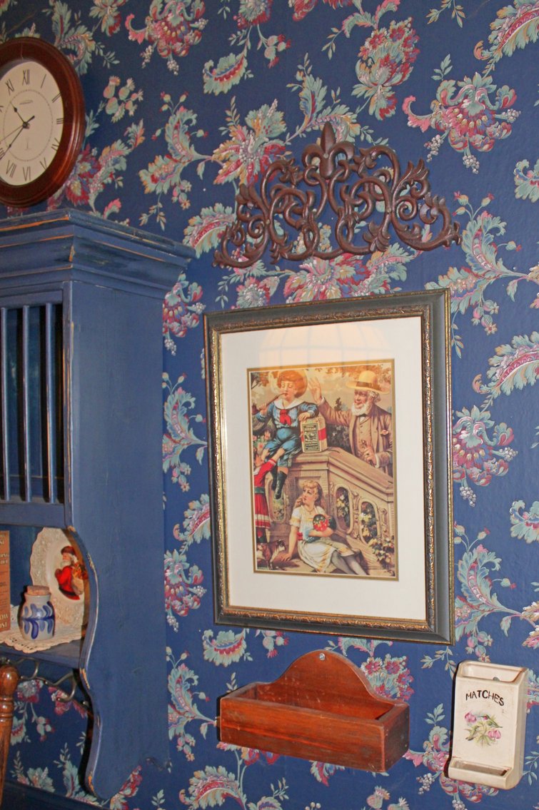 Image for ANTIQUE COLLECTOR'S LIVING ESTATE AUCTION