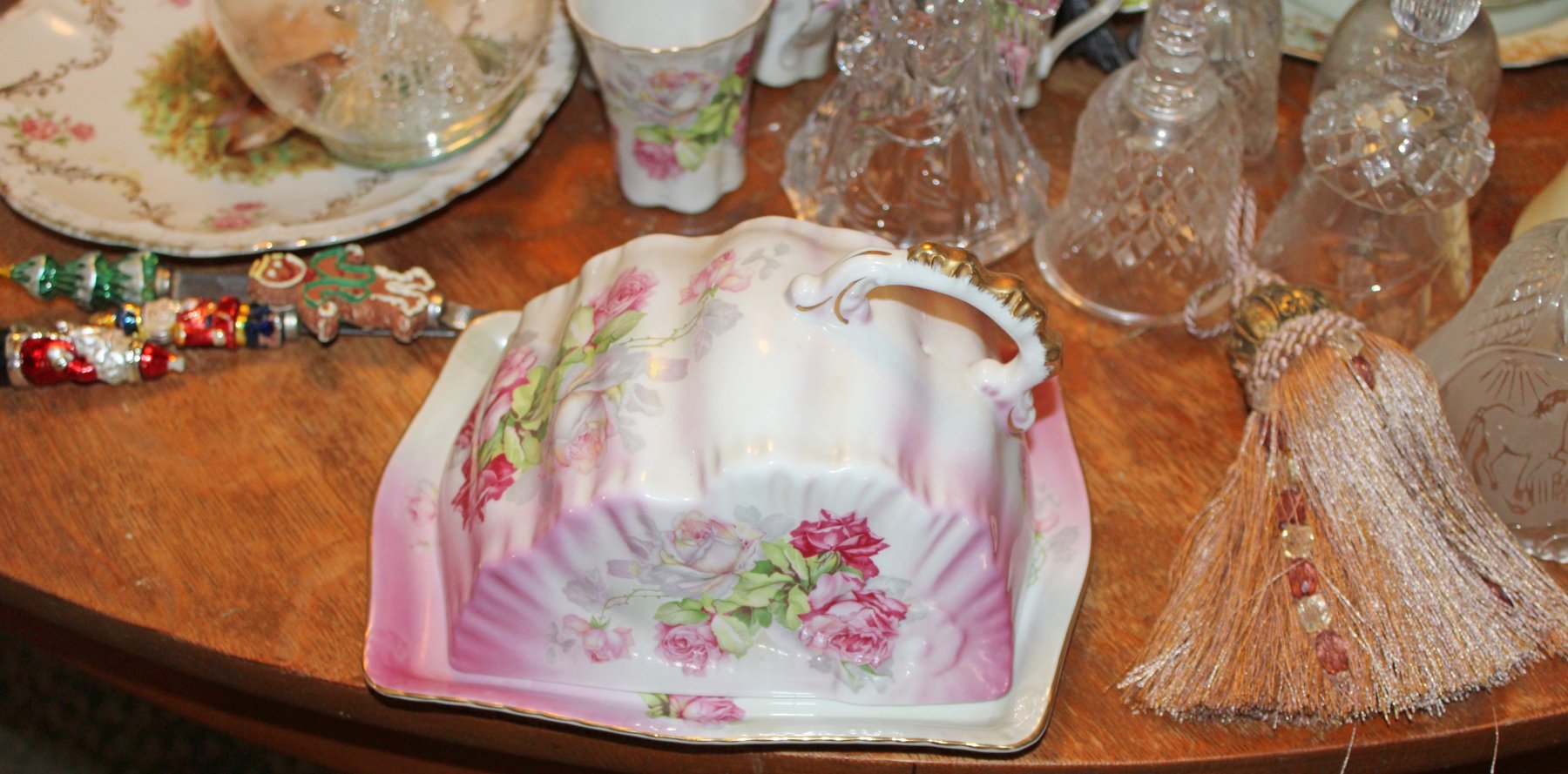 Image for ANTIQUE COLLECTOR'S LIVING ESTATE AUCTION