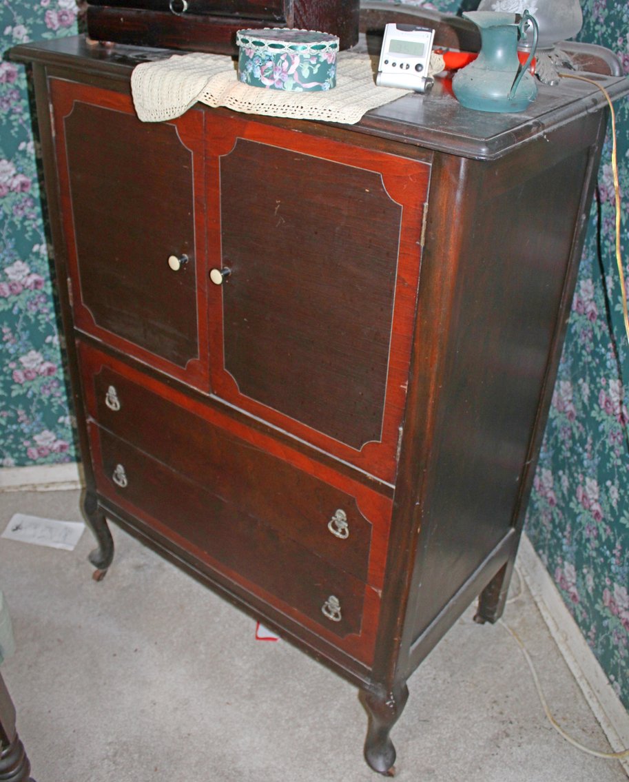 Image for ANTIQUE COLLECTOR'S LIVING ESTATE AUCTION