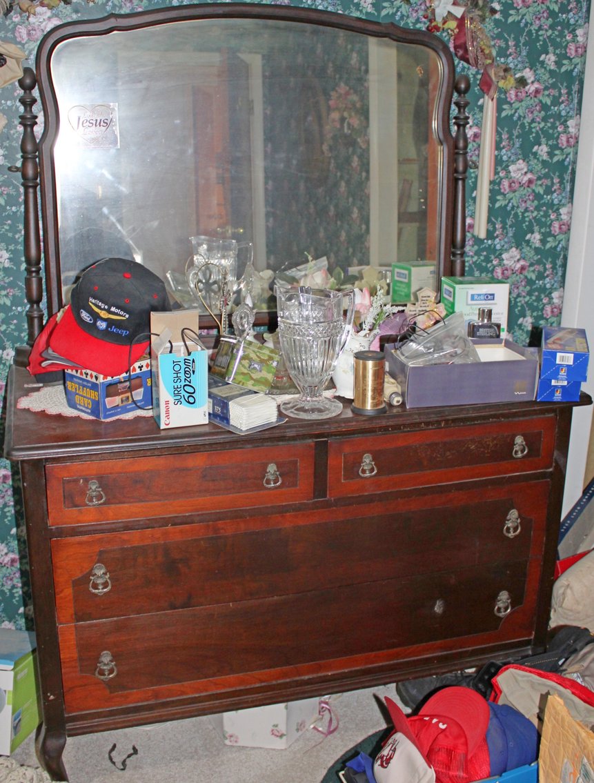 Image for ANTIQUE COLLECTOR'S LIVING ESTATE AUCTION