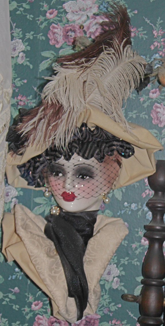 Image for ANTIQUE COLLECTOR'S LIVING ESTATE AUCTION