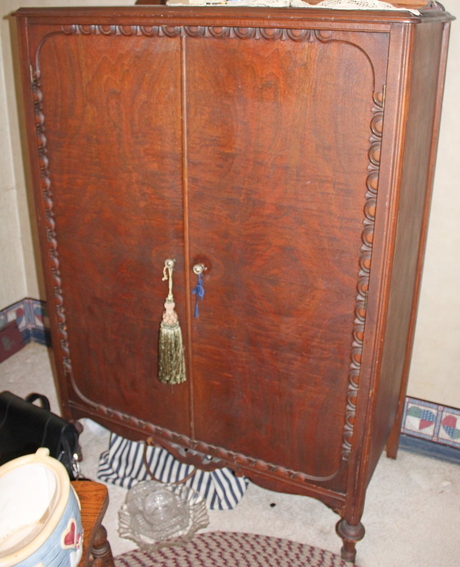 Image for ANTIQUE COLLECTOR'S LIVING ESTATE AUCTION