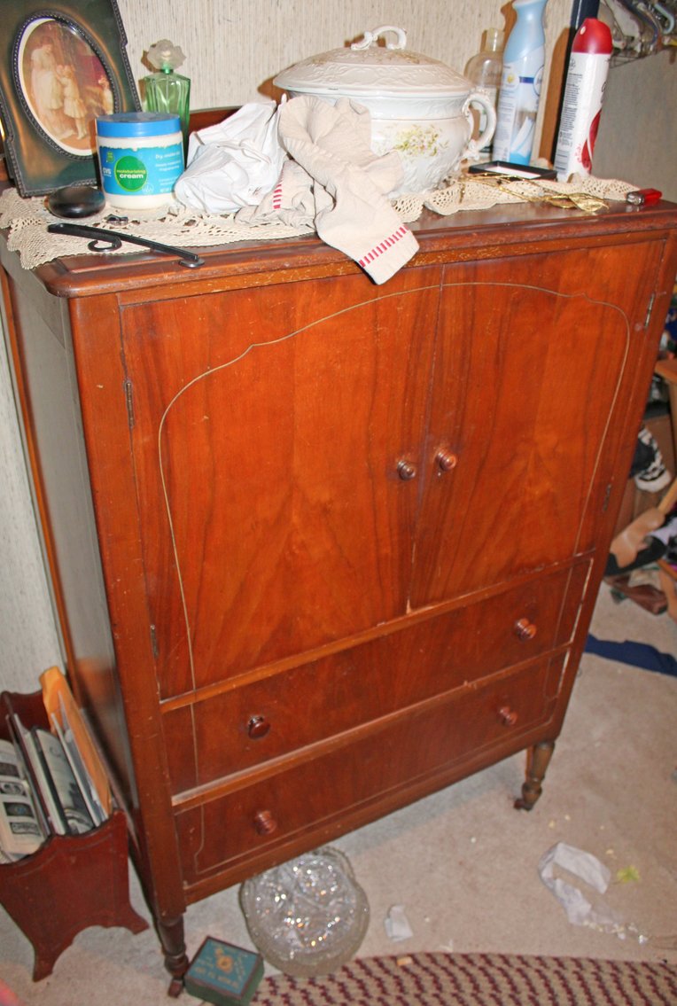 Image for ANTIQUE COLLECTOR'S LIVING ESTATE AUCTION