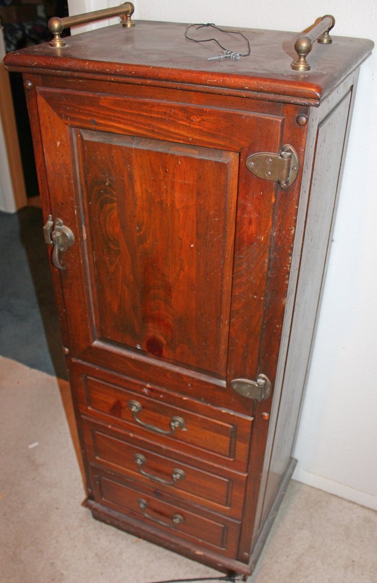 Image for ANTIQUE COLLECTOR'S LIVING ESTATE AUCTION