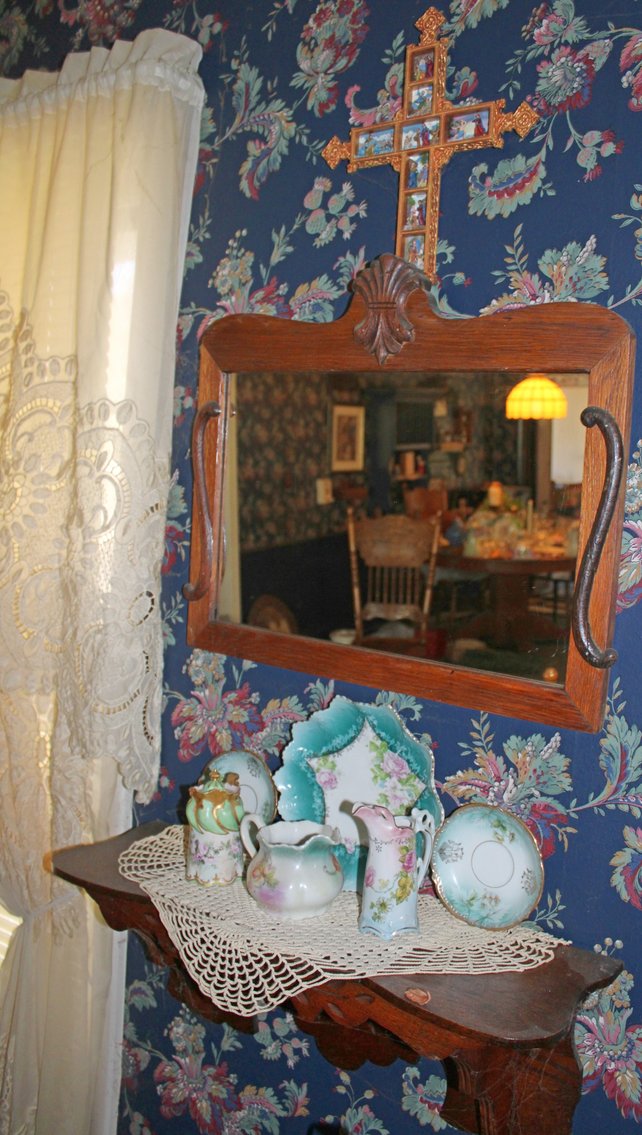 Image for ANTIQUE COLLECTOR'S LIVING ESTATE AUCTION
