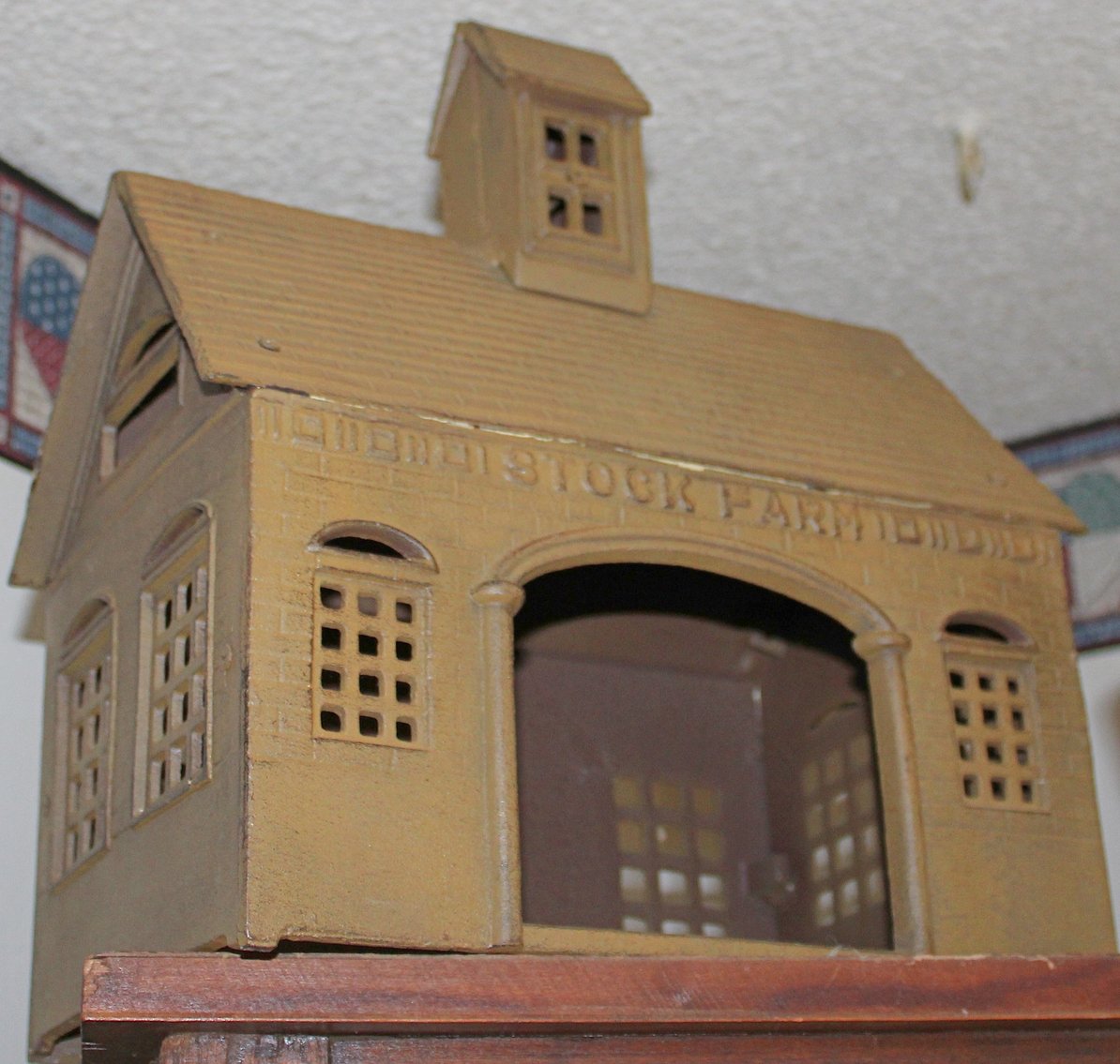 Image for ANTIQUE COLLECTOR'S LIVING ESTATE AUCTION