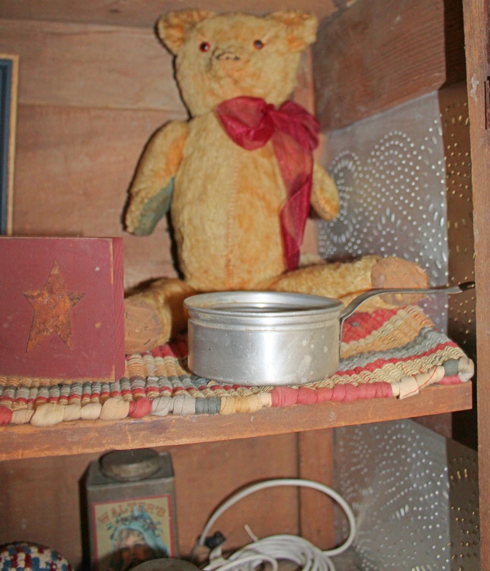 Image for ANTIQUE COLLECTOR'S LIVING ESTATE AUCTION