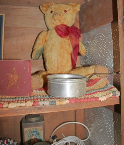 Image for ANTIQUE COLLECTOR'S LIVING ESTATE AUCTION