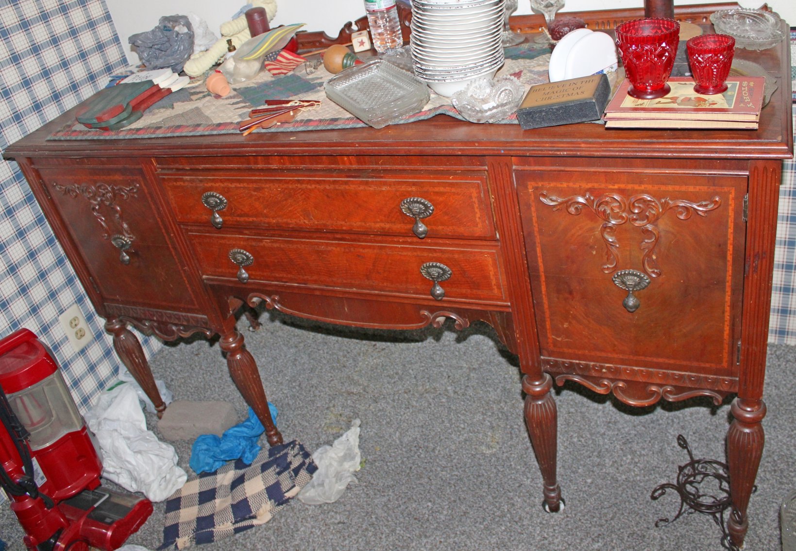 Image for ANTIQUE COLLECTOR'S LIVING ESTATE AUCTION