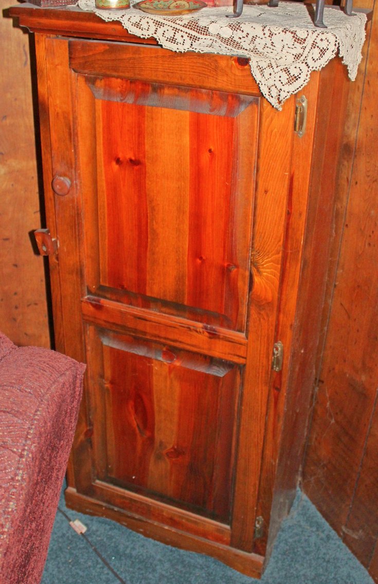 Image for ANTIQUE COLLECTOR'S LIVING ESTATE AUCTION