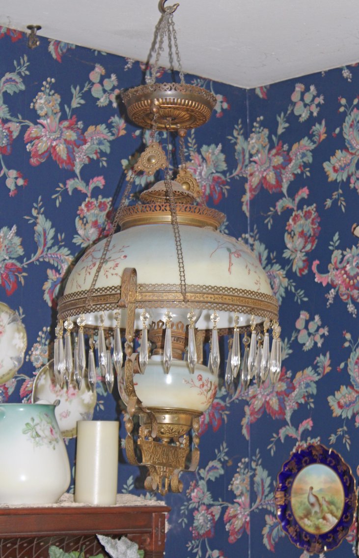 Image for ANTIQUE COLLECTOR'S LIVING ESTATE AUCTION