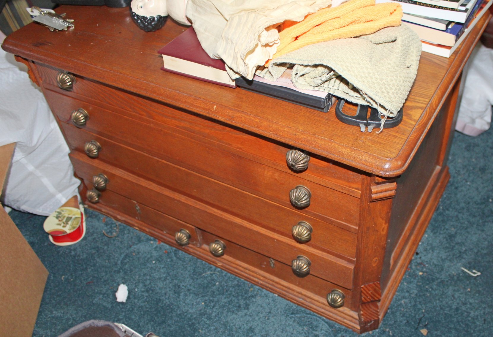 Image for ANTIQUE COLLECTOR'S LIVING ESTATE AUCTION