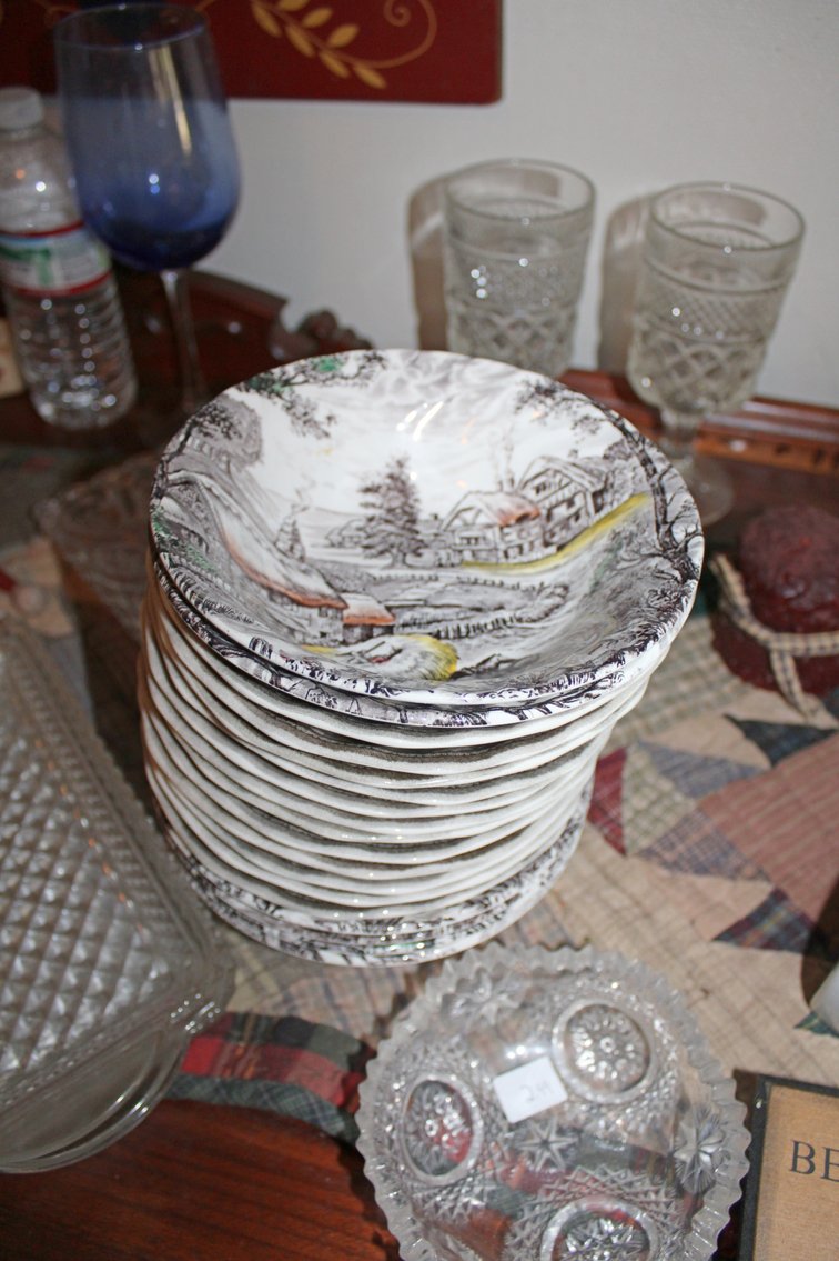 Image for ANTIQUE COLLECTOR'S LIVING ESTATE AUCTION