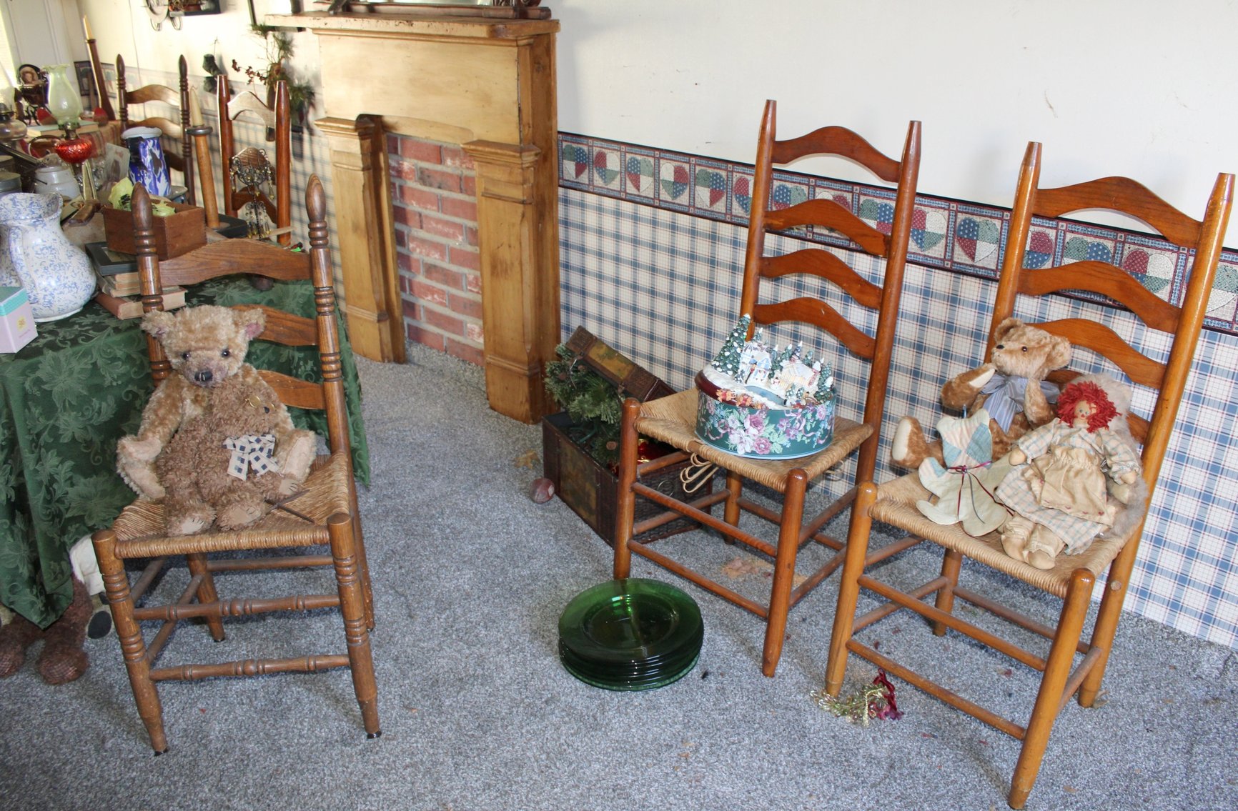Image for ANTIQUE COLLECTOR'S LIVING ESTATE AUCTION