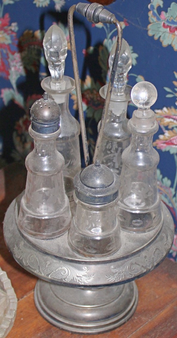 Image for ANTIQUE COLLECTOR'S LIVING ESTATE AUCTION