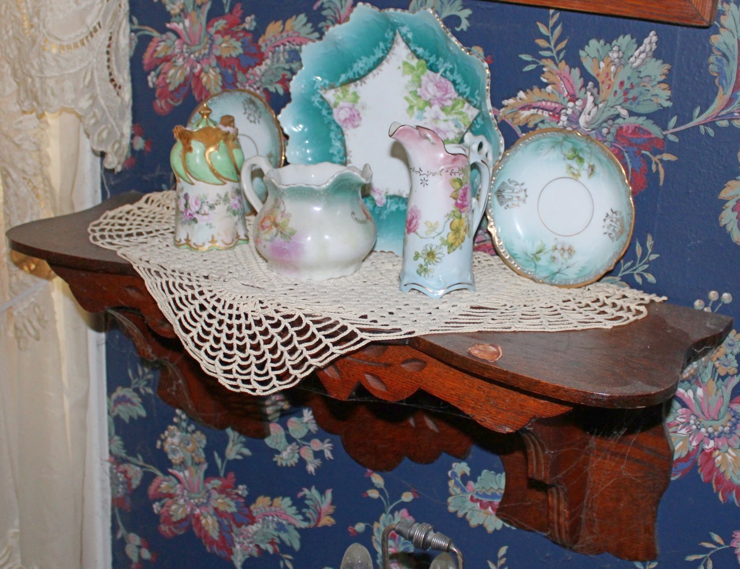 Image for ANTIQUE COLLECTOR'S LIVING ESTATE AUCTION