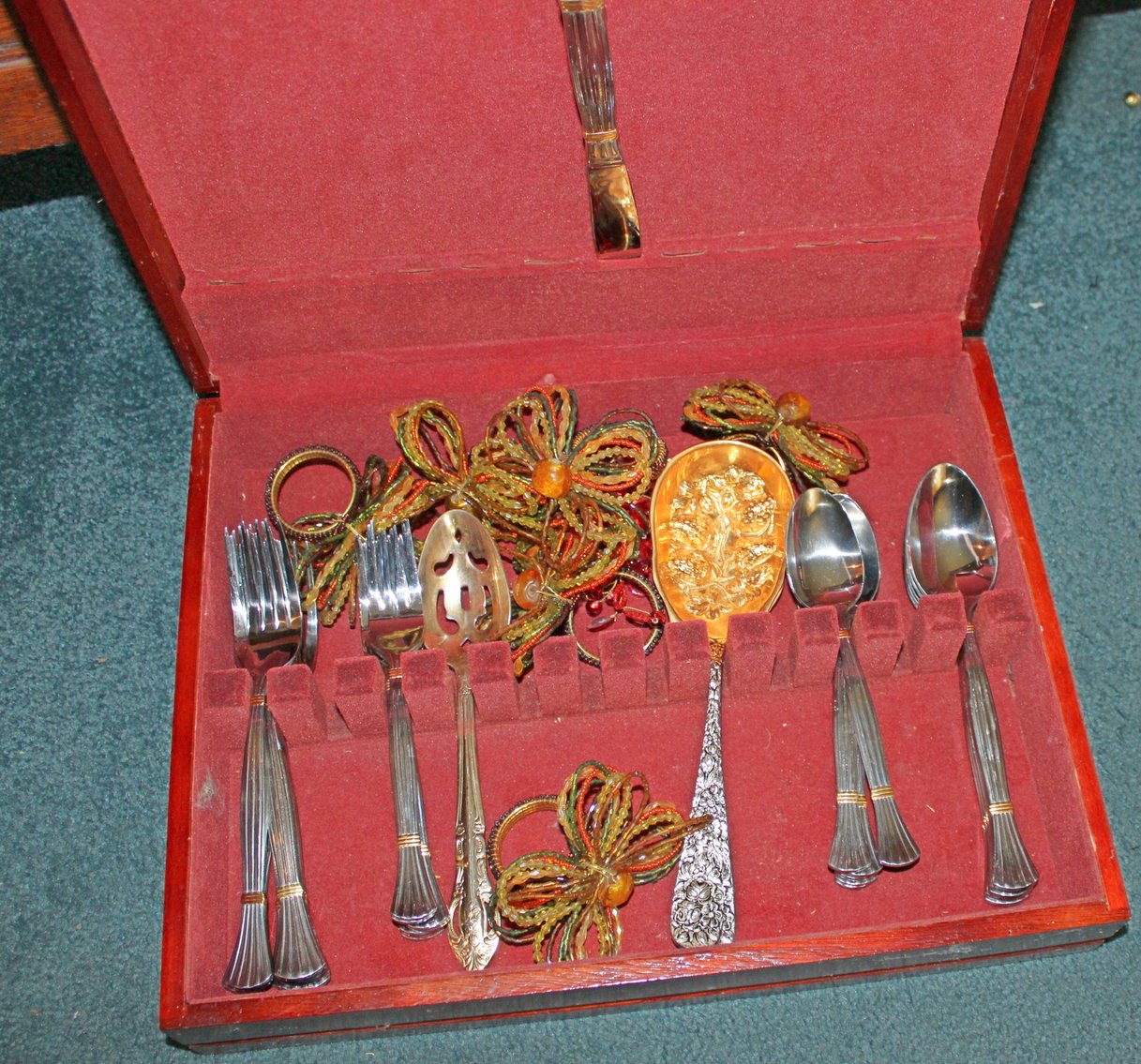 Image for ANTIQUE COLLECTOR'S LIVING ESTATE AUCTION