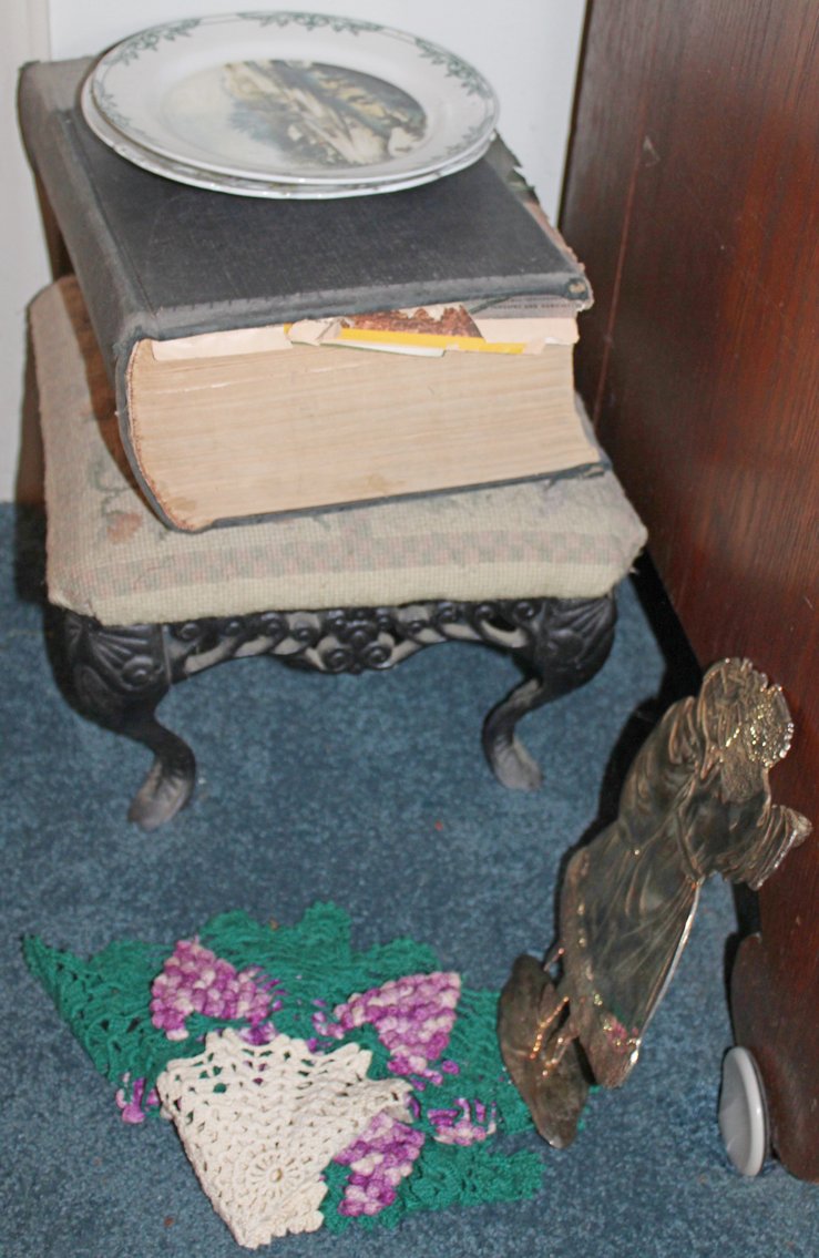 Image for ANTIQUE COLLECTOR'S LIVING ESTATE AUCTION