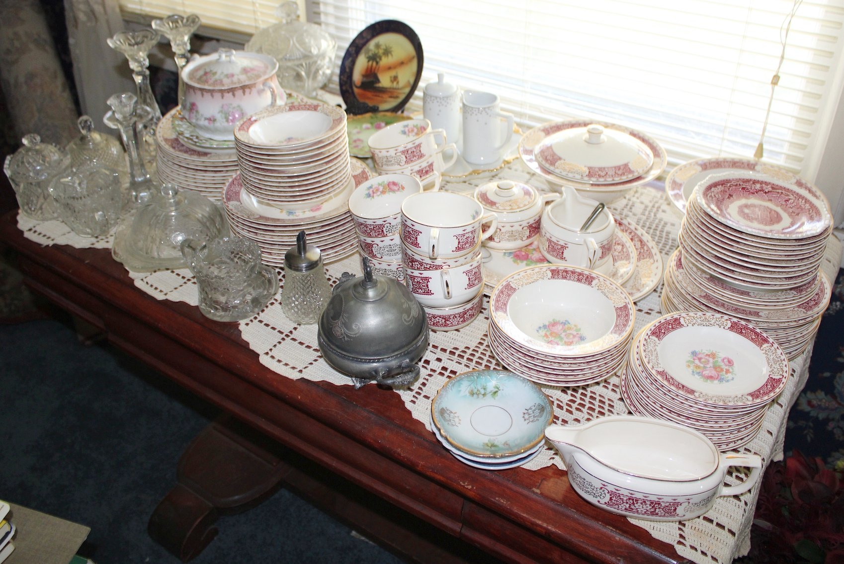 Image for ANTIQUE COLLECTOR'S LIVING ESTATE AUCTION