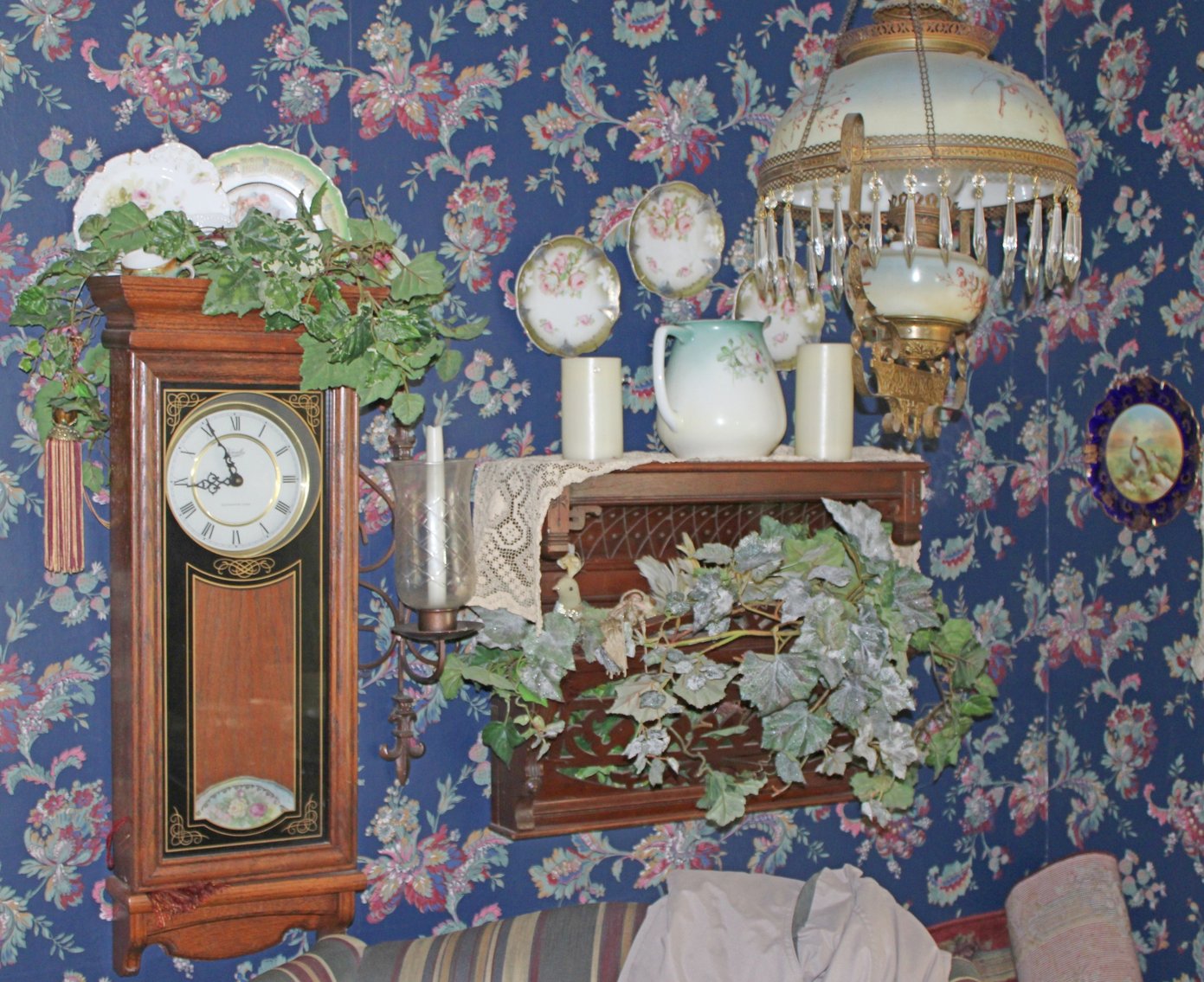 Image for ANTIQUE COLLECTOR'S LIVING ESTATE AUCTION