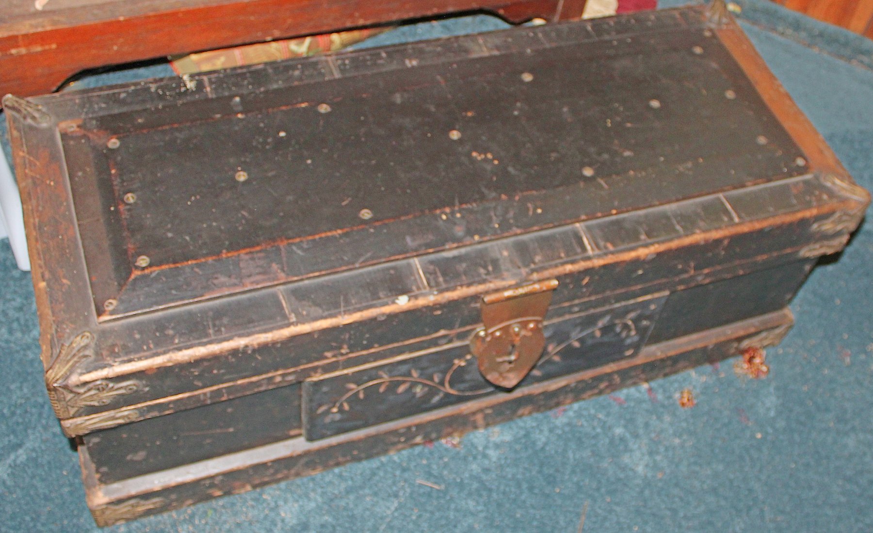 Image for ANTIQUE COLLECTOR'S LIVING ESTATE AUCTION